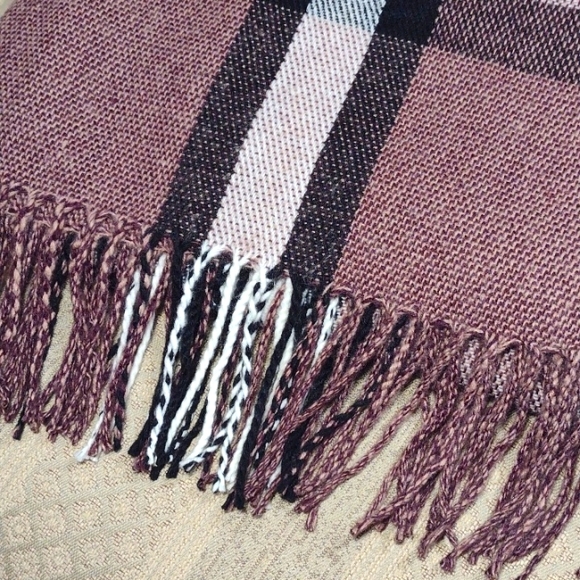 NWT Top It Off Plaid Wrap Shawl or Scarf - Picture 9 of 10